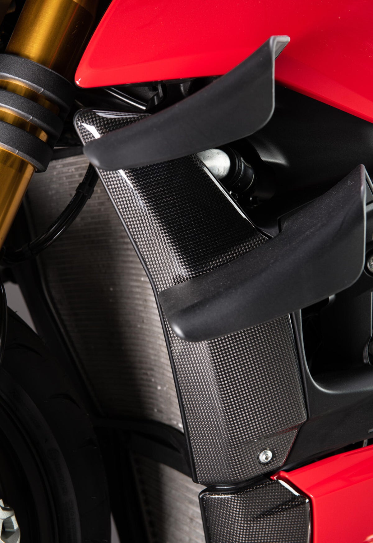PROTEZIONE RADIATORE LATERALE SUPERIORE IN CARBONIO COPERTURA LIGHTECH COMPATIBILE PER DUCATI STREETFIGHTER V4 2020 > 2024 1 PEZZO NERO LUCIDO CARD0725