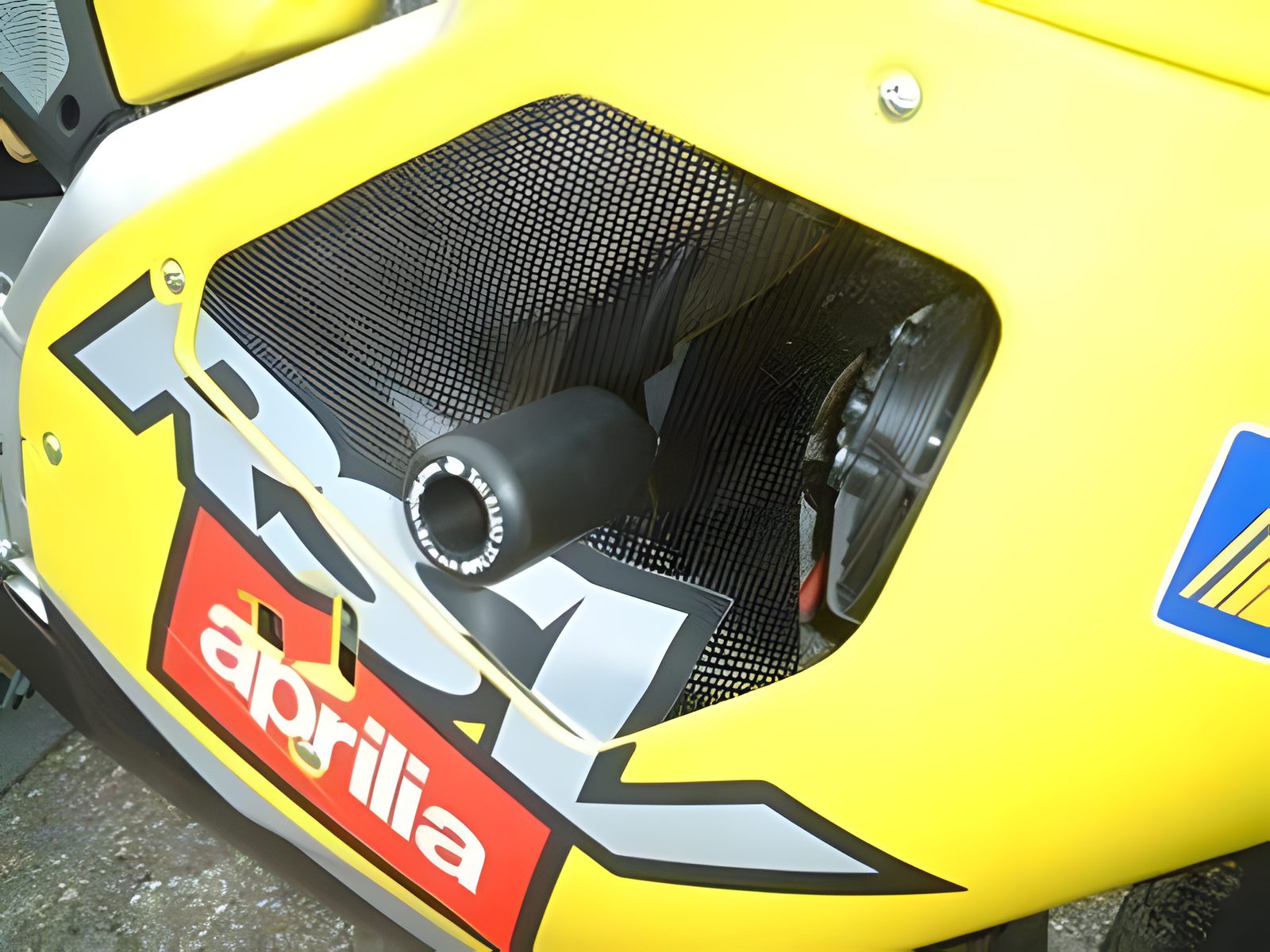 R&G PROTEZIONE TAMPONI ANTICADUTA CLASSIC FORI 28MM PER APRILIA RSVR 2001 > 2003