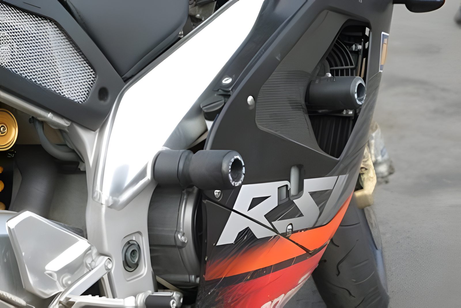 R&G PROTEZIONE TAMPONI ANTICADUTA CLASSIC STYLE PER APRILIA RSVR 1998 > 2003