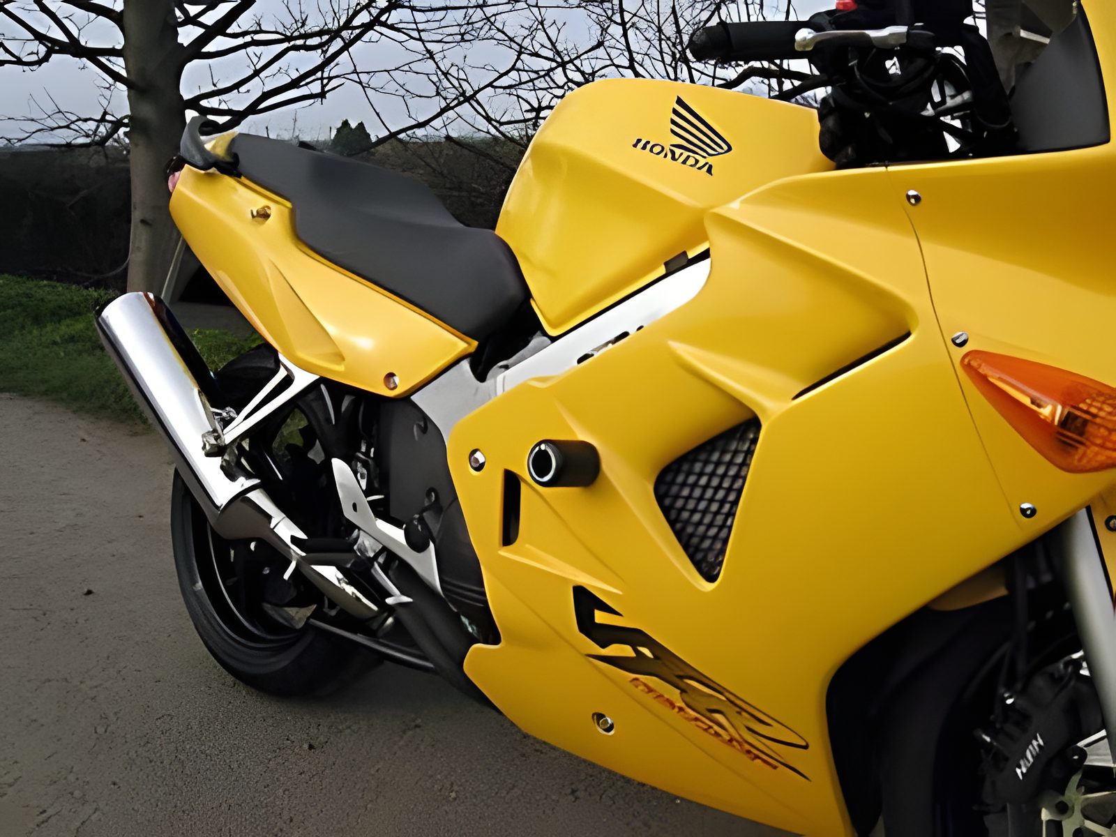PROTEZIONE TAMPONI R&G CLASSIC STYLE PER HONDA VFR 800I 1998 > 2001 16MM FORI