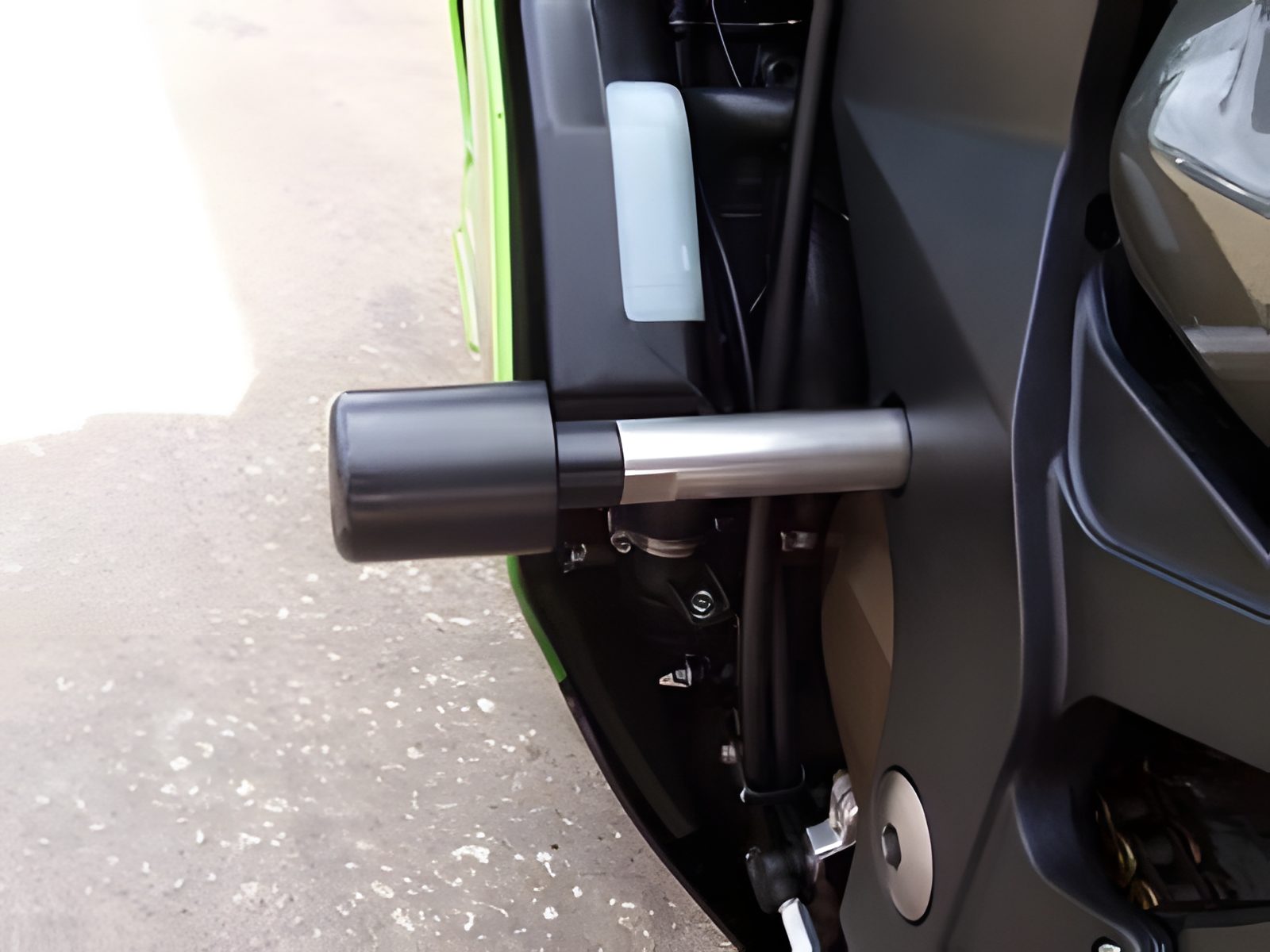 PROTEZIONI TELAIO TAMPONI R&G PER KAWASAKI ZX12-R NO FORI CARENA NERO CP0155BL