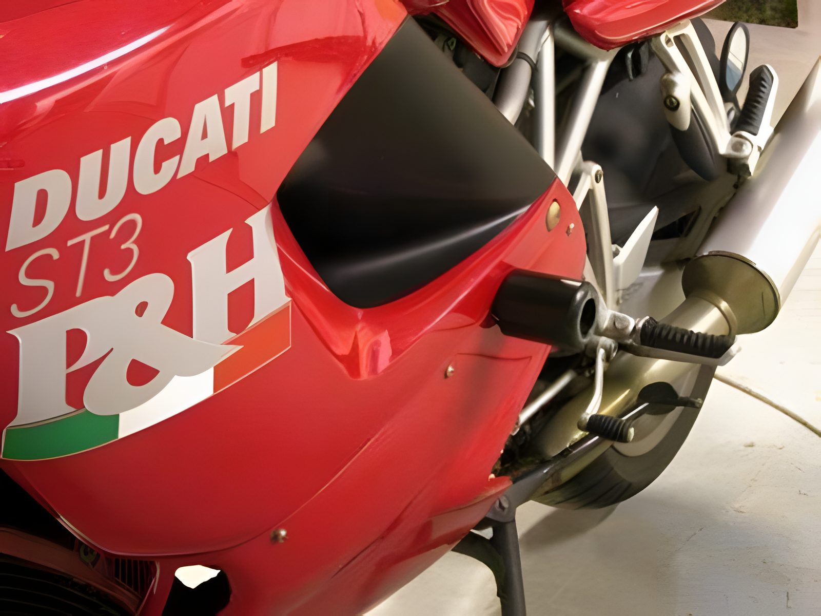 PROTEZIONI TELAIO TAMPONI CLASSIC R&G PER DUCATI ST3 FORI CARENA NERO CP0170BL