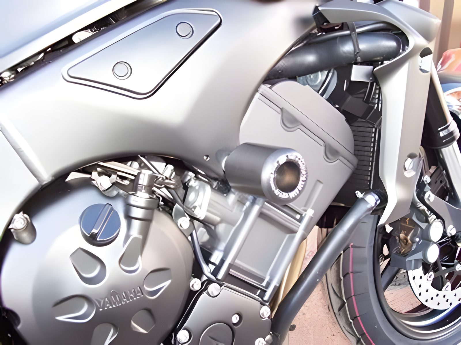 R&G TAMPONI CLASSIC STYLE PER YAMAHA FZ1 N 2006 > 2016 NO MOD ANTERIORE CP0176BL