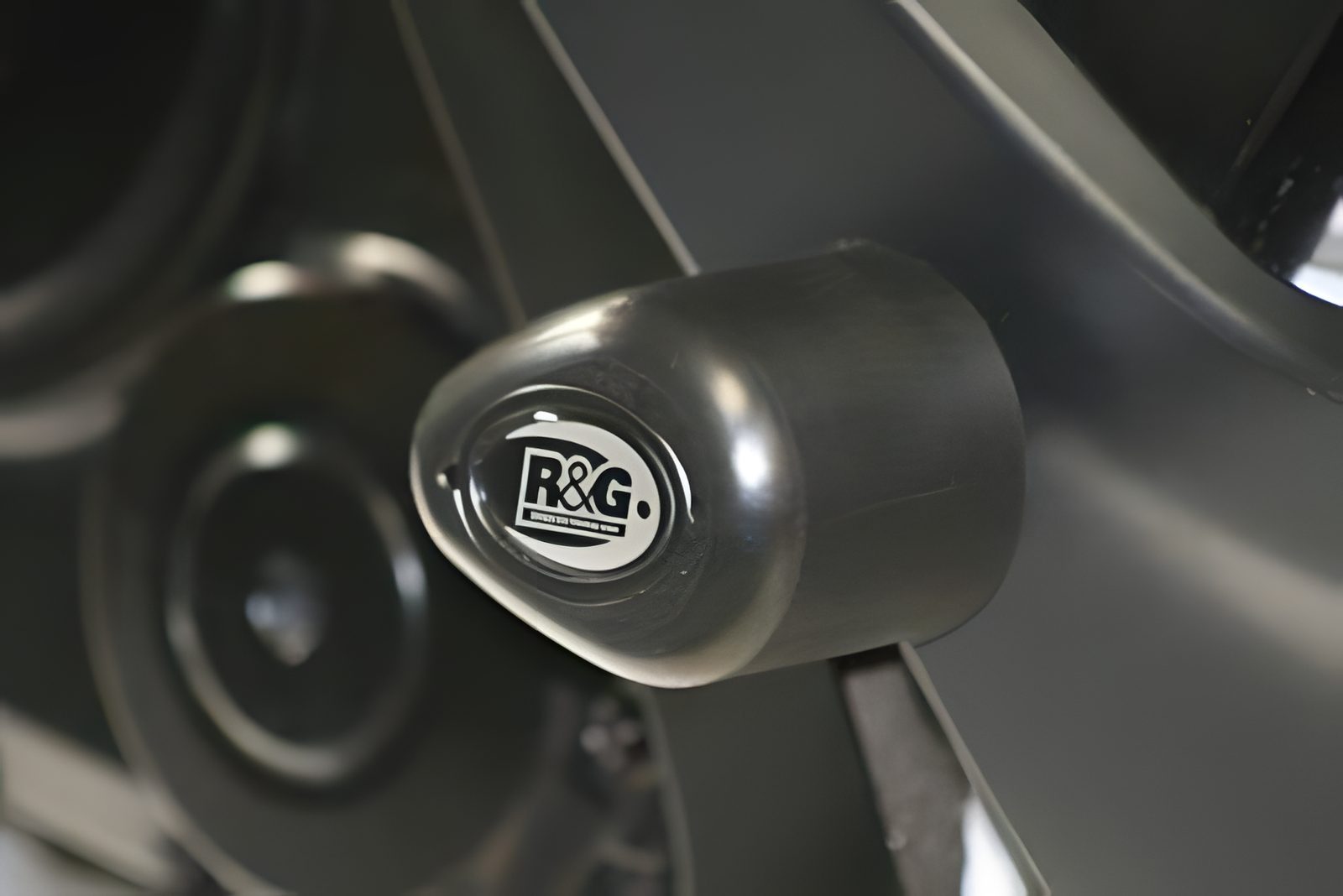 R&G PROTEZIONE TAMPONI AERO PER SUZUKI GSXR 750 2006 > 2010 28MM FORO LHS 214BL