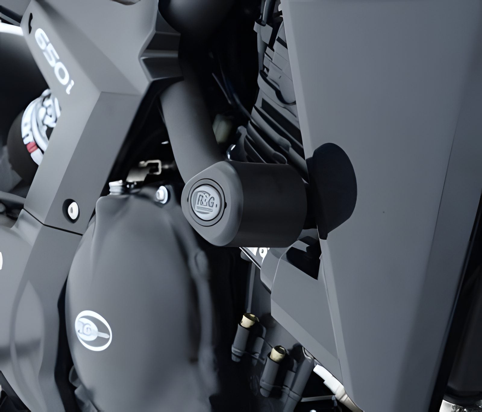 R&G PROTEZIONE TAMPONI ANTICADUTA AERO STYLE PER CF MOTO 650I 2013 > 2016