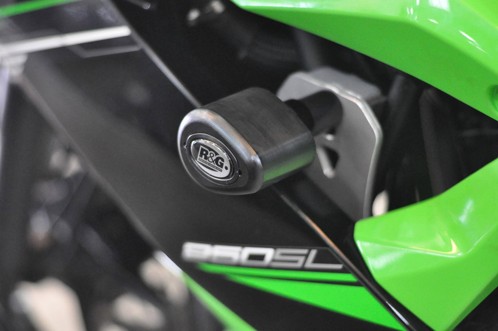 R&G PROTEZIONE TAMPONI ANTICADUTA AERO PER KAWASAKI NINJA 250 SL 2014 > 2020
