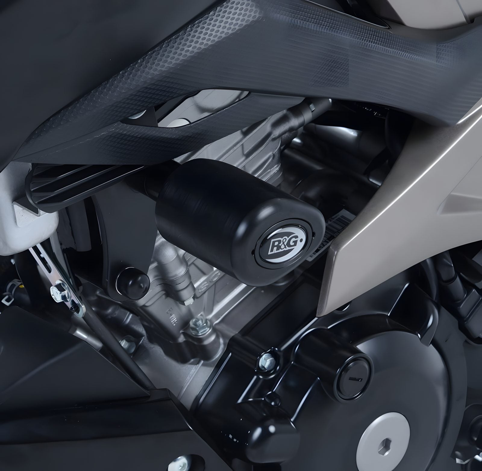 R&G PROTEZIONE TAMPONI ANTICADUTA AERO STYLE PER SUZUKI GSX-S 125 2017 > 2019