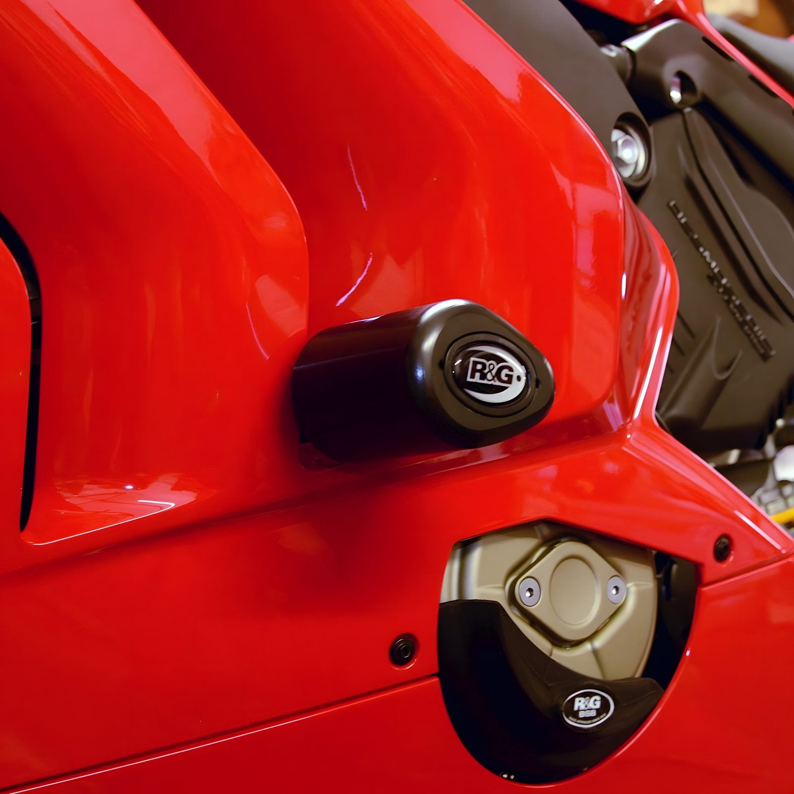 TAMPONI R&G PER DUCATI PANIGALE V4 / R 2020 > 2021 STRADA NO FORI CARENA CP0487