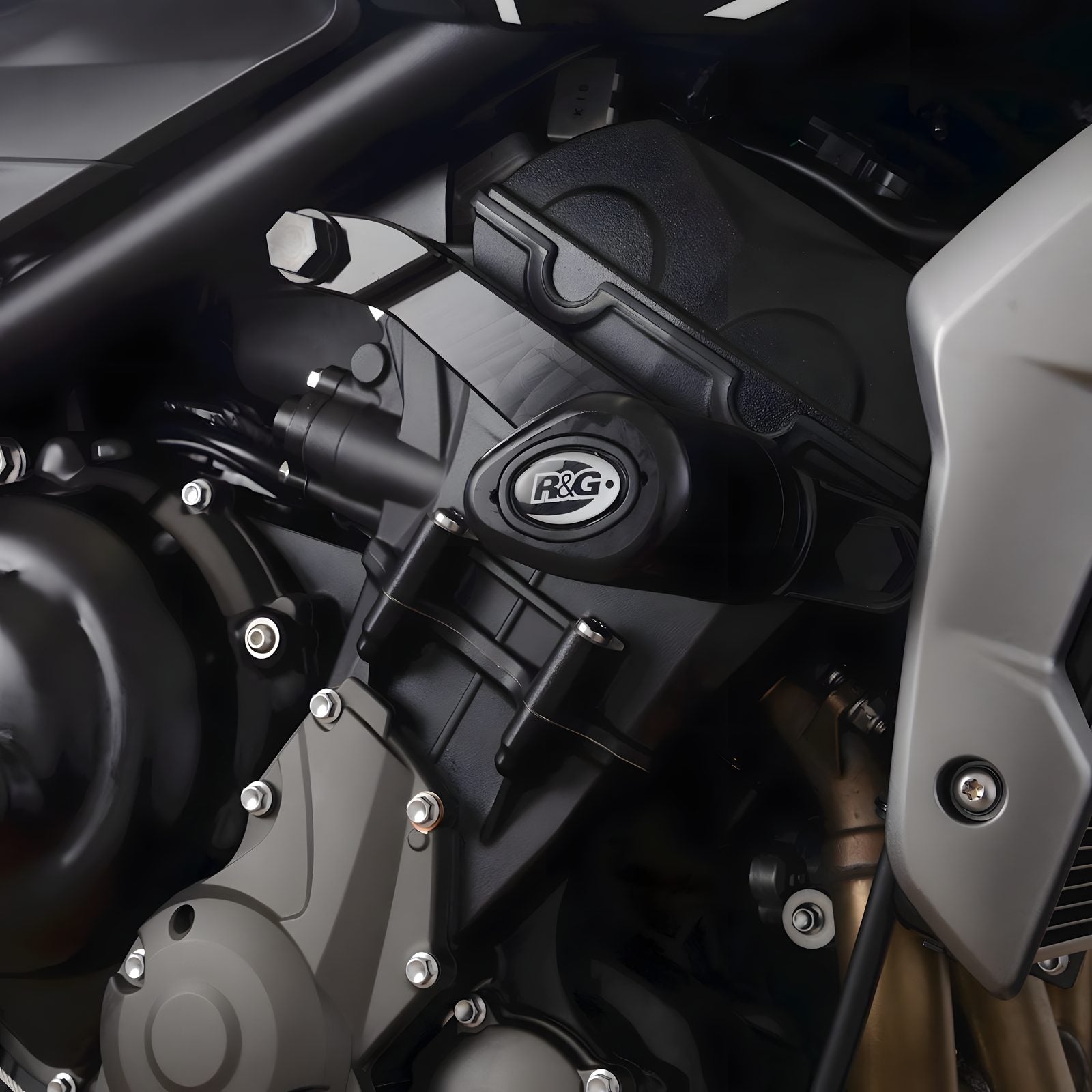 TAMPONI R&G PER TRIUMPH TRIDENT 660 2021 > 2024 NO FORI CARENA NERO CP0516BL