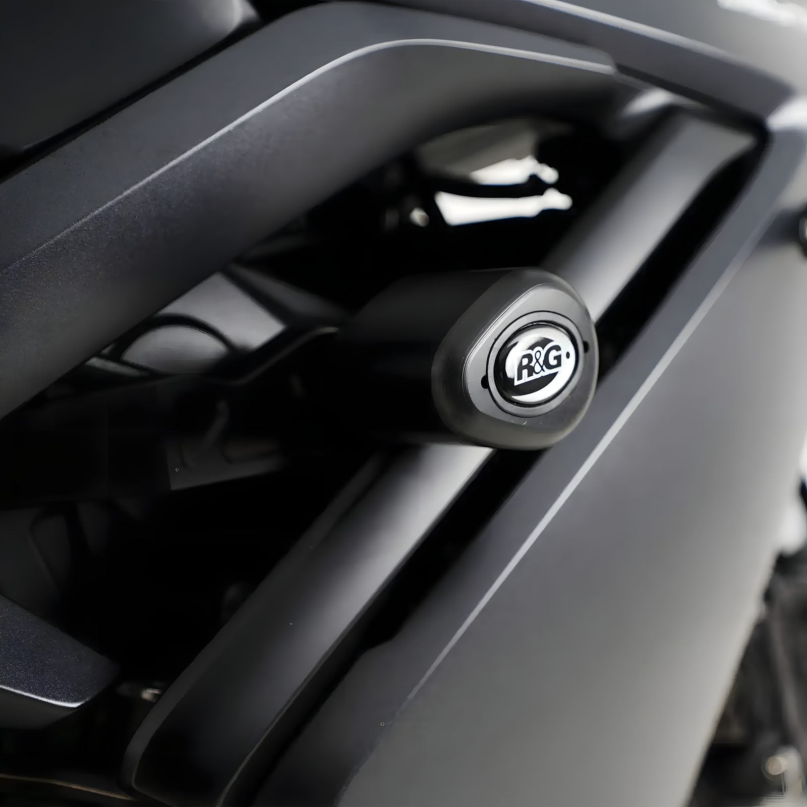 PROTEZIONI TELAIO TAMPONI COPPIA R&G PER TRIUMPH DAYTONA 660 2024 > 2025 NERO