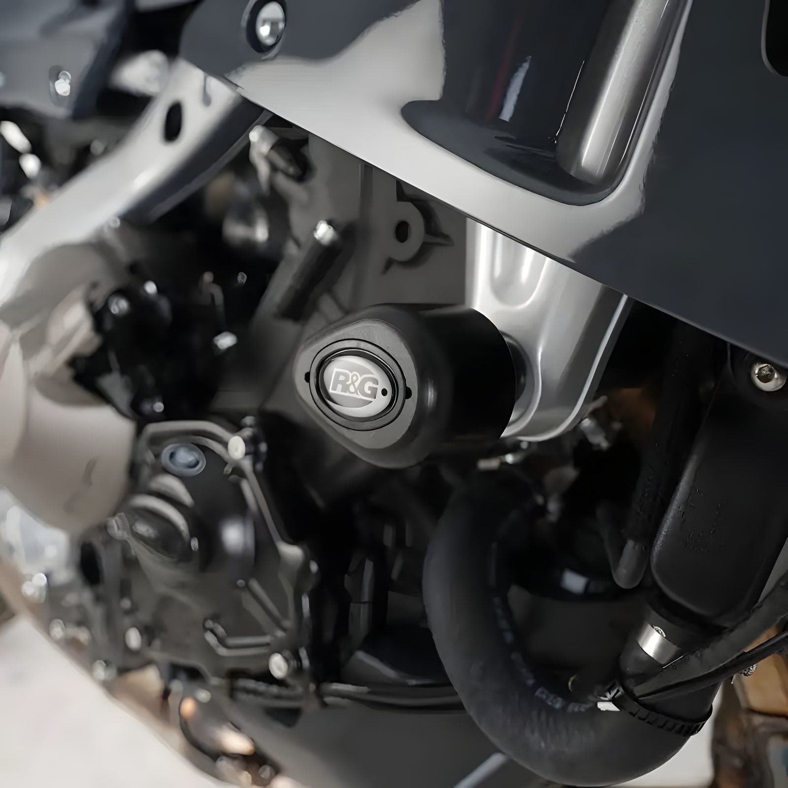 PROTEZIONI TELAIO TAMPONI AERO COPPIA R&G PER YAMAHA XSR 900 GP 2024 > 2025 NERO