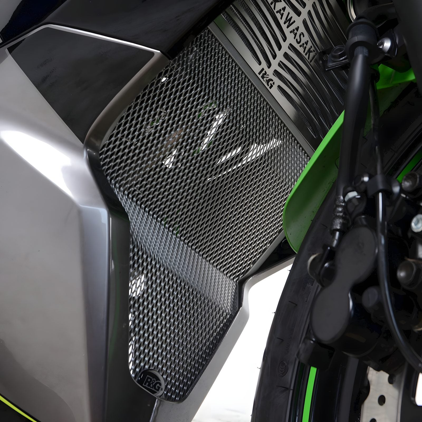 PROTEZIONE COLLETTORI SCARICO R&G PER KAWASAKI NINJA 125 2019 > 2023 TITANIO