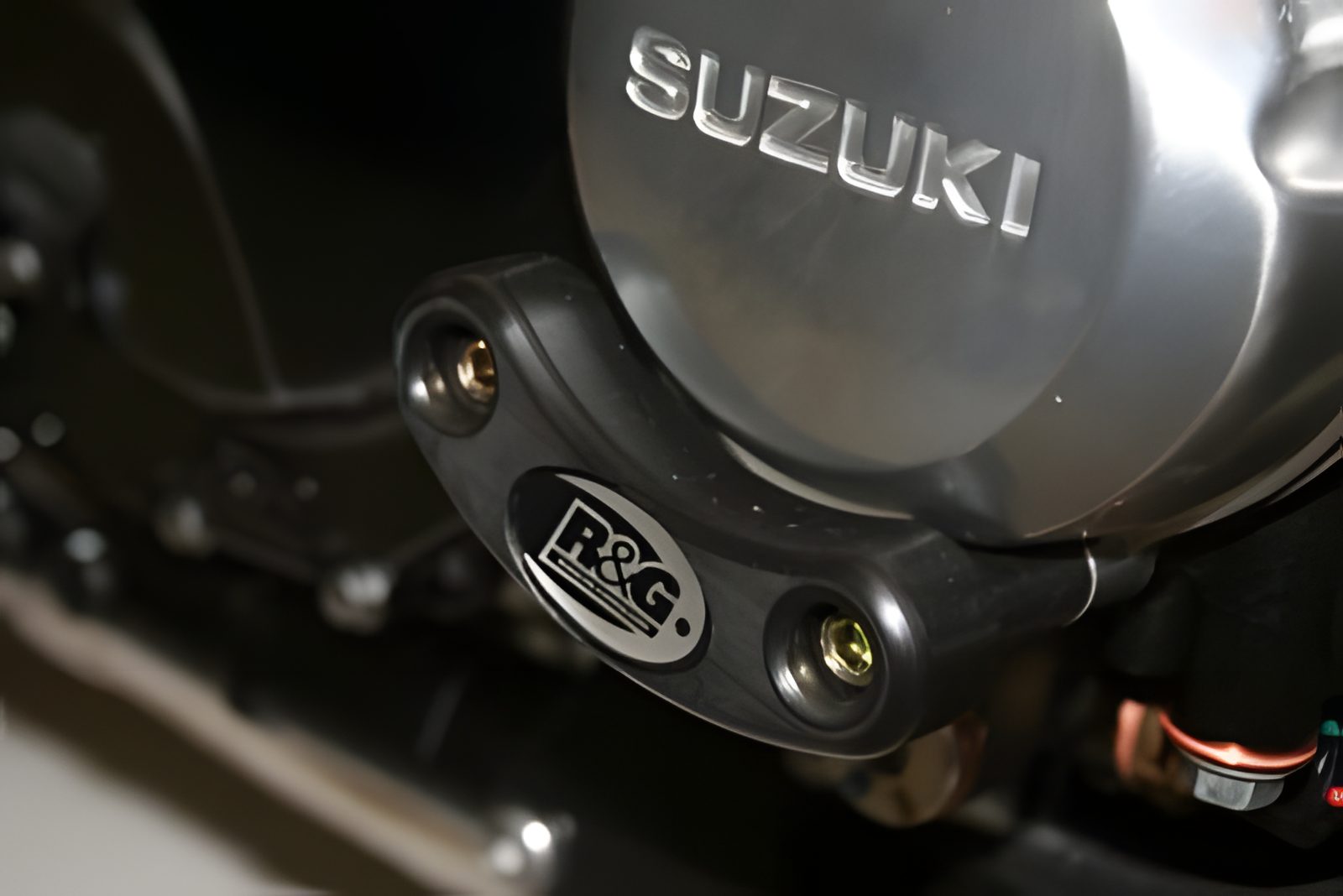 R&G PROTEZIONE CARTER MOTORE PER SUZUKI GSX 1400 SINGOLO NERO ECS0018BK