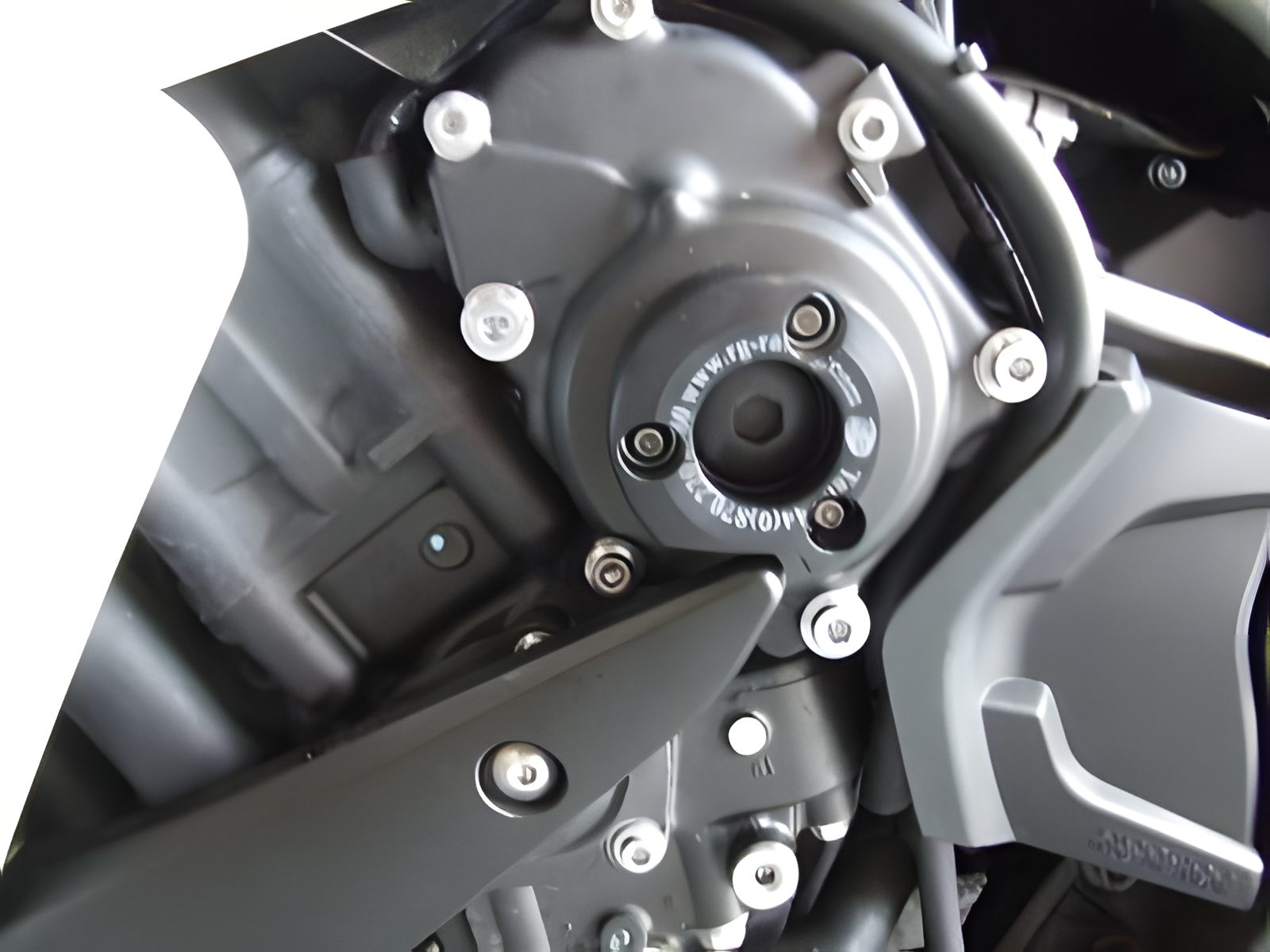 PROTEZIONE CARTER MOTORE R&G PER YAMAHA YZF R1 2007 2008 SINGOLO NERO ECS0032BK