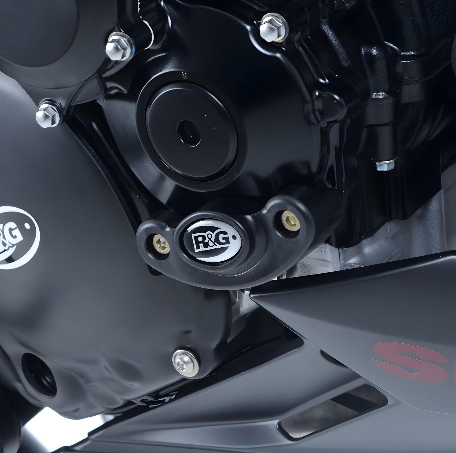PROTEZIONE CARTER MOTORE R&G PER SUZUKI GSR 750 2011 > 2016 DX NERO ECS0044BK