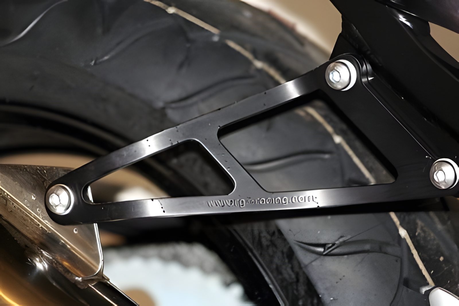 STAFFA SCARICO R&G PER HONDA CBR 900 FIREBLADE 2000 > 2003 NERO UNICO