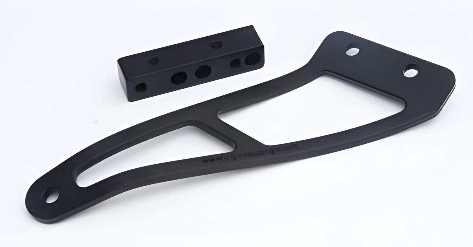 STAFFA PER SCARICO R&G COMPATIBILE PER YAMAHA YZF-R6 2003 > 2005 ARGENTO UNICO