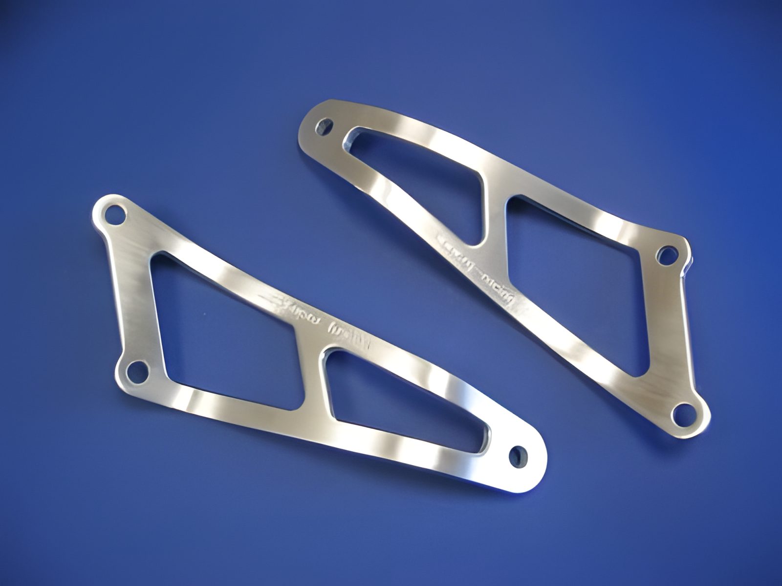 STAFFA PER SCARICO R&G COMPATIBILE PER SUZUKI GSX-R 1000 2007 2008 NERO UNICO