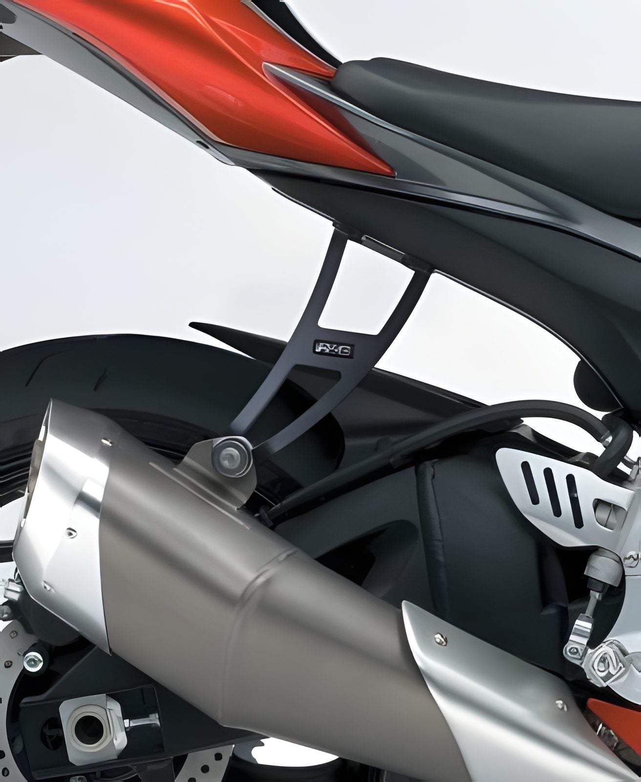 STAFFA PER SCARICO R&G COMPATIBILE PER SUZUKI GSX-R 750 2008 > 2010 NERO UNICO