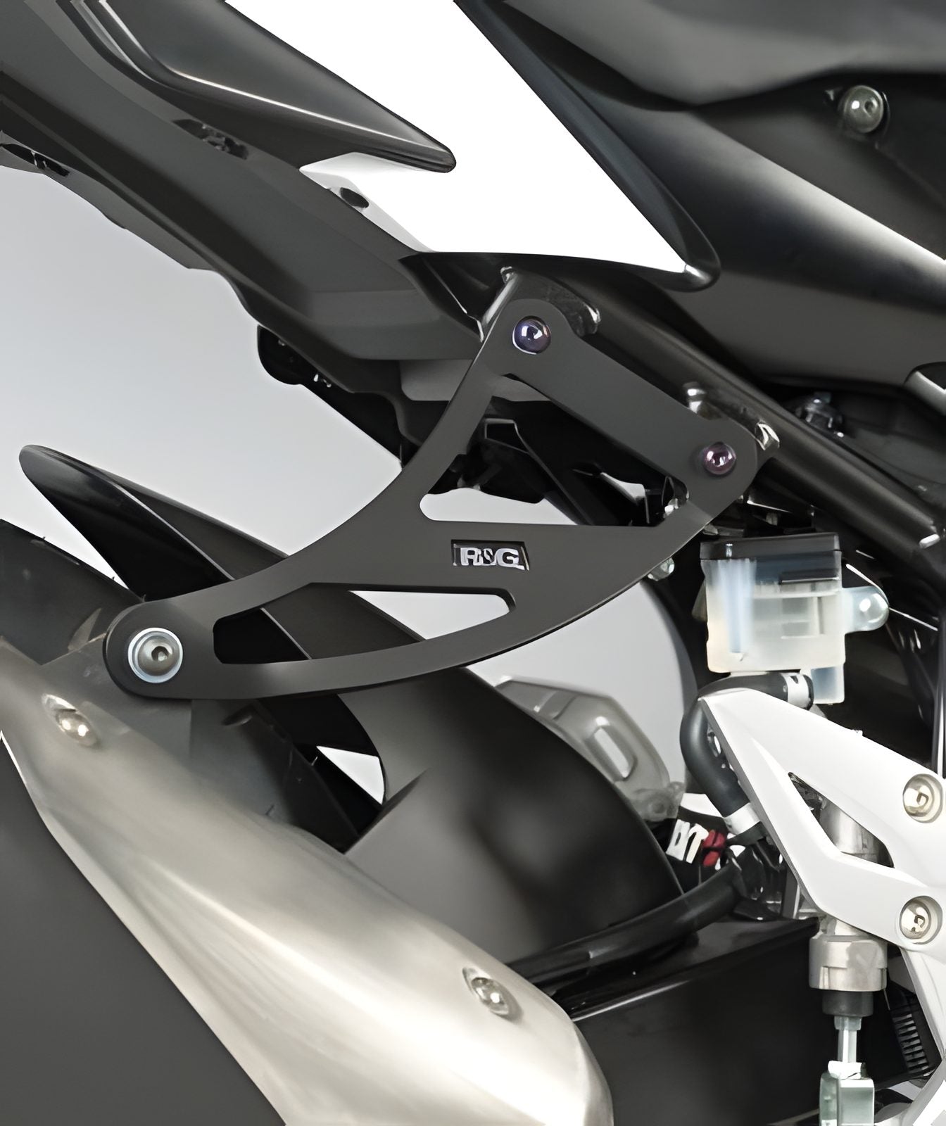 COPPIA STAFFA SCARICO R&G PER SUZUKI GSR 750 2011 > 2016 NERO KIT EH0050BKA