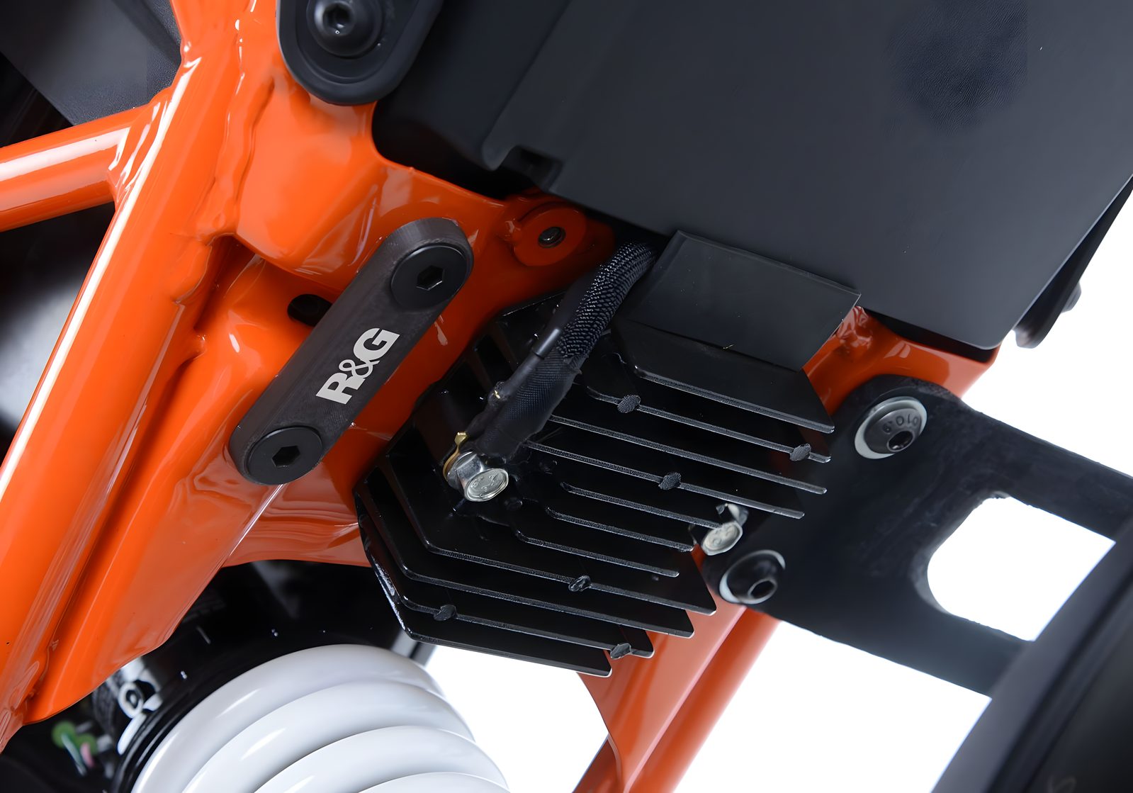 STAFFA SCARICO R&G PER KTM 125 DUKE 2011 > 2023 NERO KIT EH0079BKA