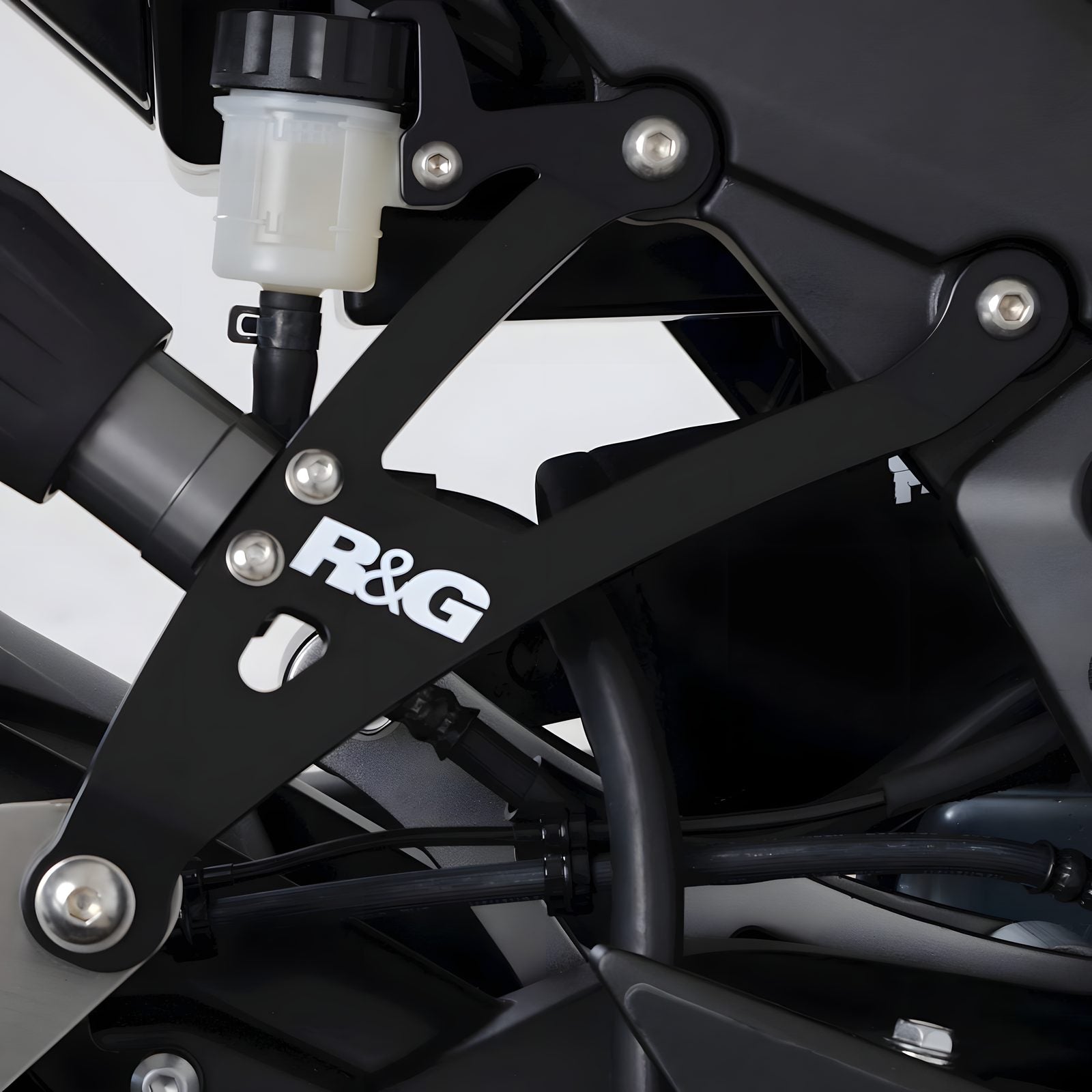 KIT STAFFA SCARICO + PIASTRA R&G PER KAWASAKI NINJA 1000SX 2020 > 2023 EH0098BKA