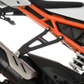 KIT STAFFA SCARICO + PIASTRA R&G PER KTM RC 125 2022 > 2024 NERO EH0116BKA