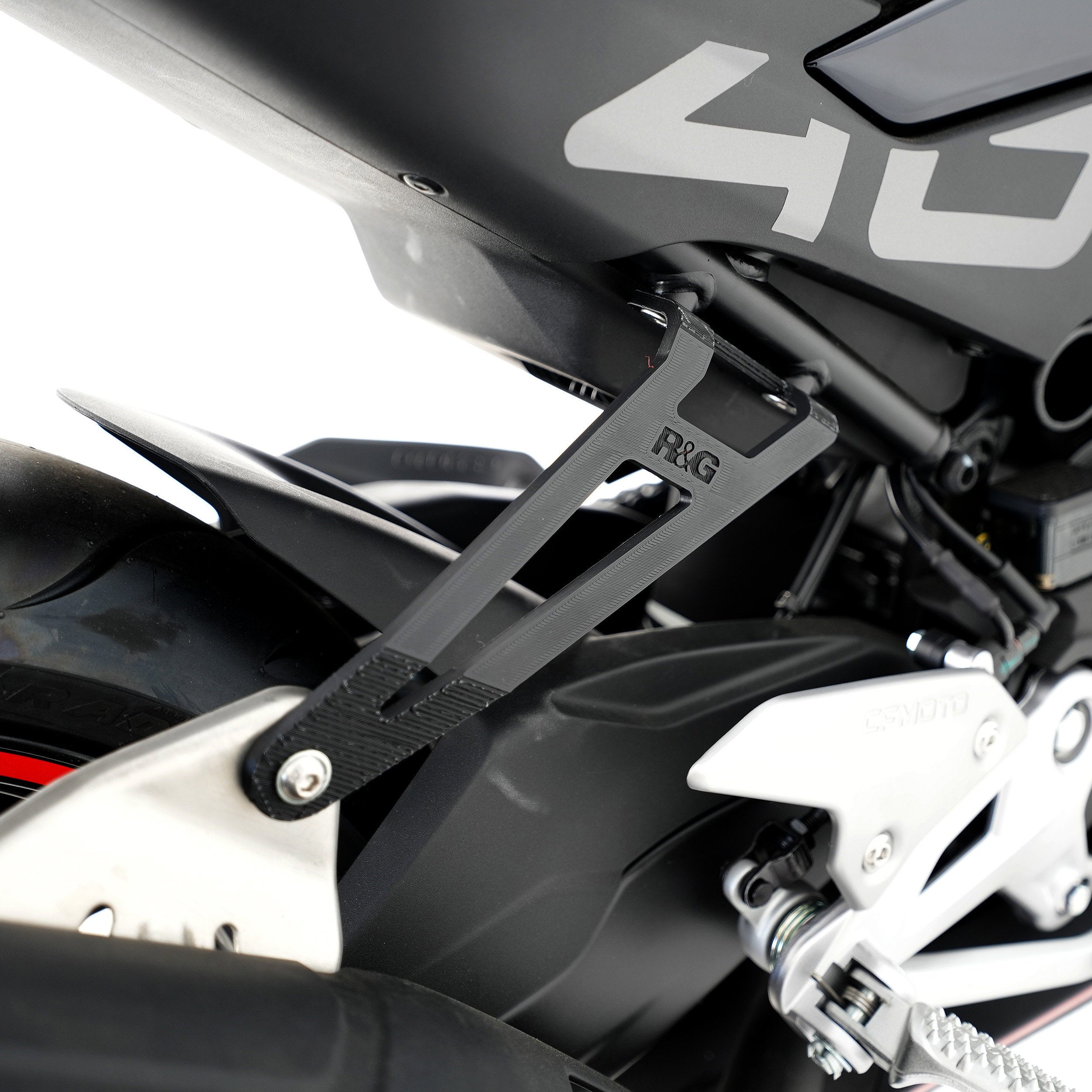 STAFFA SCARICO R&G COMPATIBILE PER CFMOTO 450 SR / SS 2023 > 2024 NERO EH0121BK