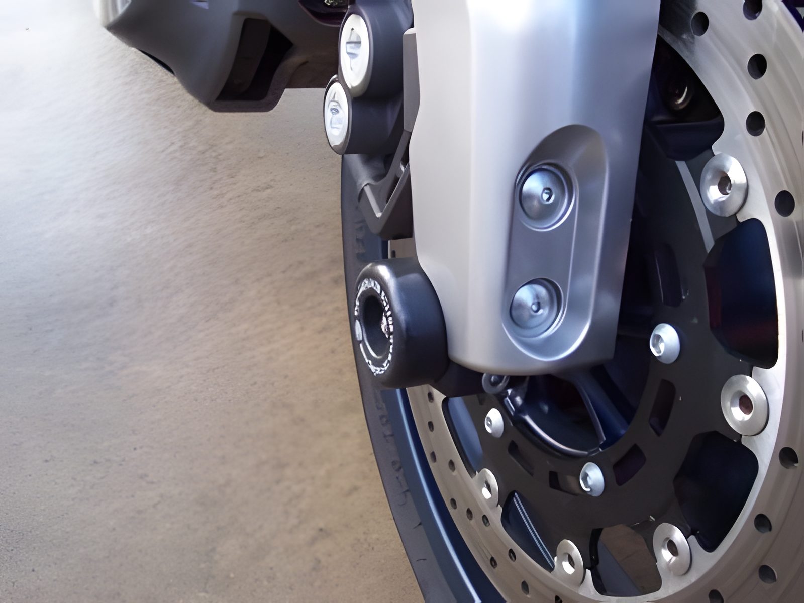 PROTEZIONI PERNO FORCELLA ANTERIORE COPPIA R&G PER YAMAHA MT-01 NERO FP0049BK