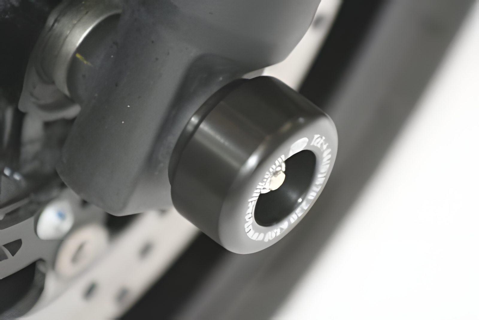 PROTEZIONI PERNO FORCELLA ANTERIORE COPPIA R&G PER YAMAHA FZ1-N 2006 > 2016 NERO