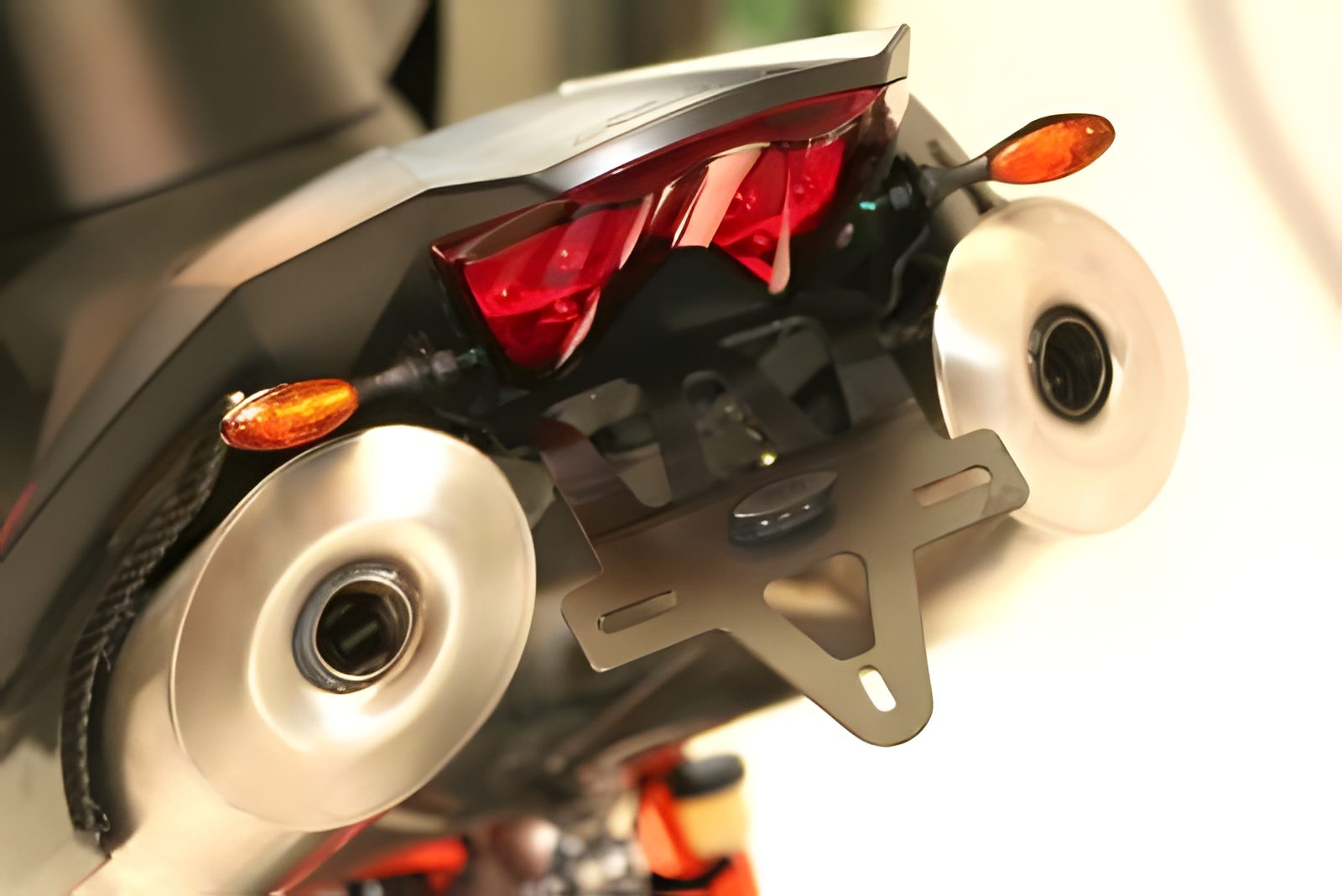 R&G PORTATARGA COMPATIBILE PER KTM 990R SUPER DUKE TUTTI GLI ANNI LP0051BK NERO