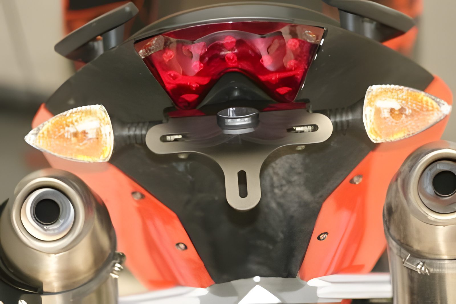 PORTATARGA R&G COMPATIBILE PER KTM 690 DUKE III 2008 > 2011 LP0052BK NERO