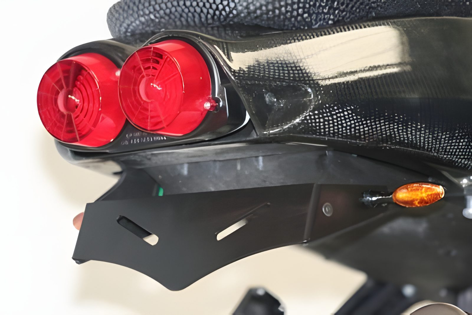 R&G PORTATARGA COMPATIBILE PER APRILIA TUONO 2003 > 2005 LP0053BK NERO