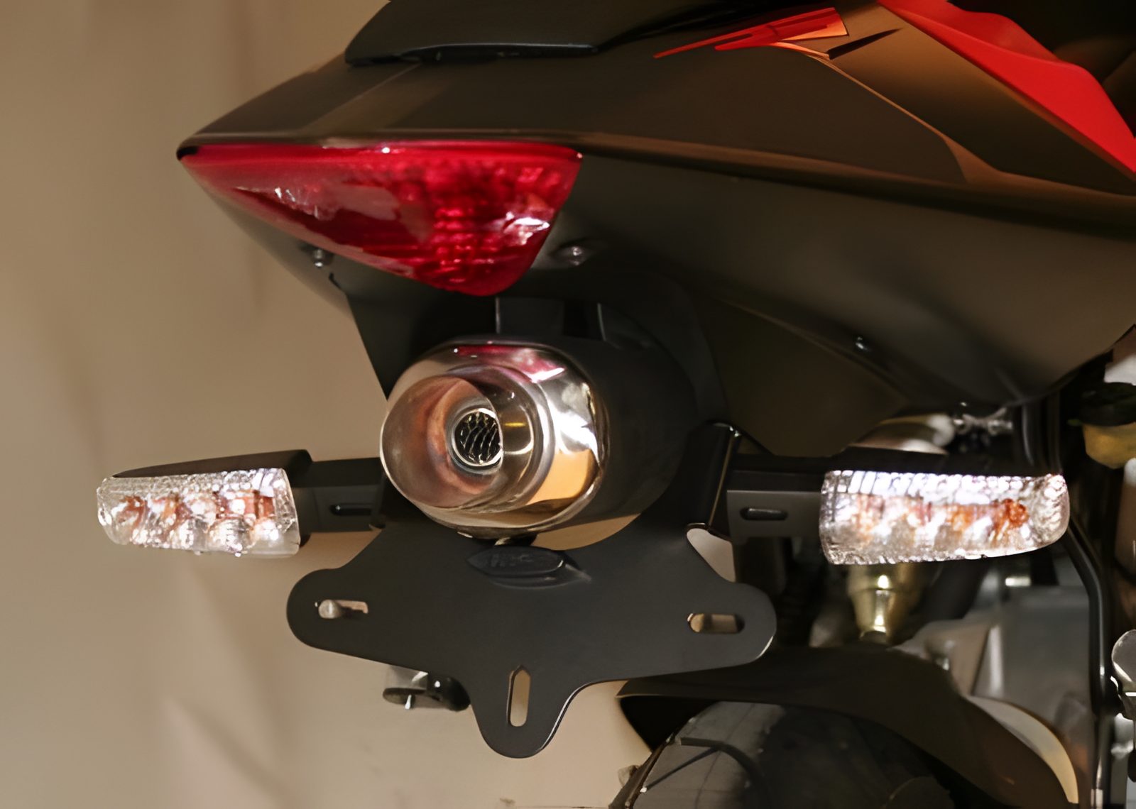 PORTATARGA R&G COMPATIBILE PER APRILIA RS50 2007 > 2013 NERO LP0067BK