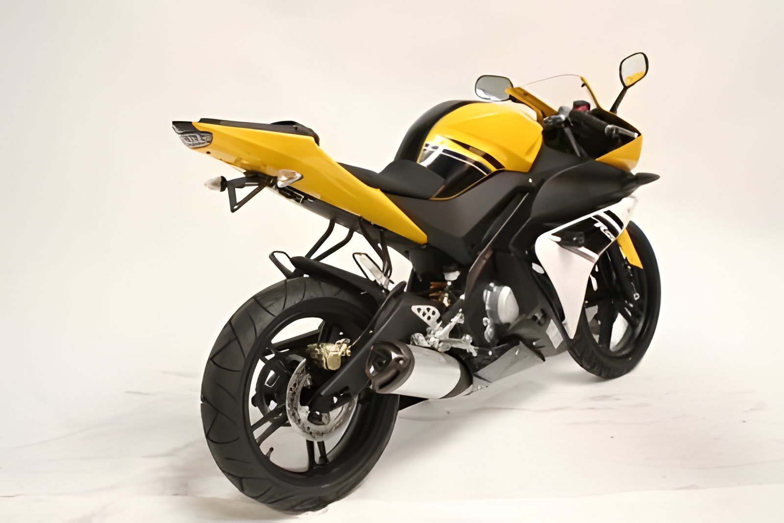 PORTATARGA R&G COMPATIBILE PER YAMAHA YZF-R125 2008 > 2013 LP0069BK NERO