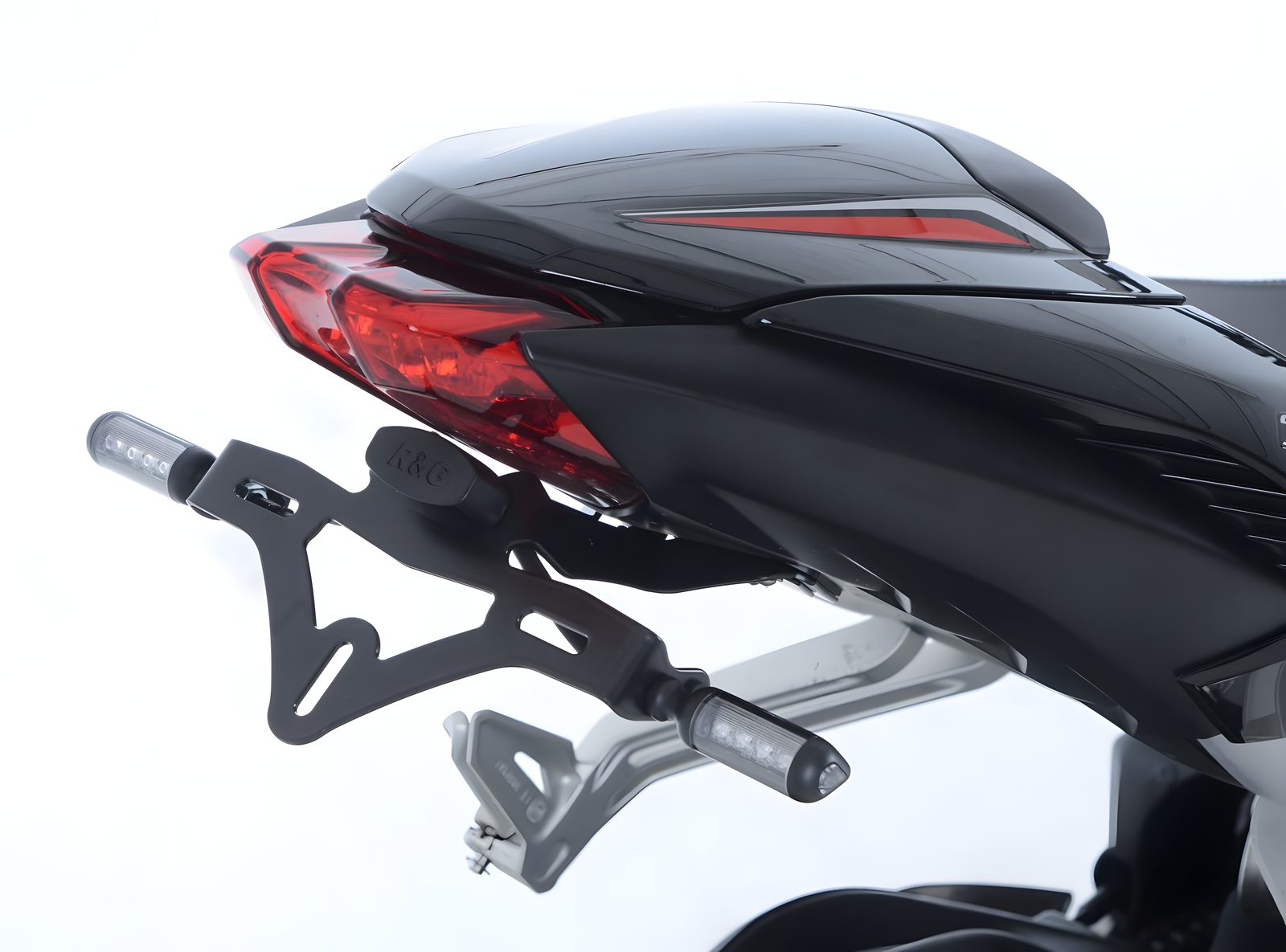 R&G PORTATARGA COMPATIBILE PER TRIUMPH DAYTONA 675 2013 > 2016 LP0133BK NERO