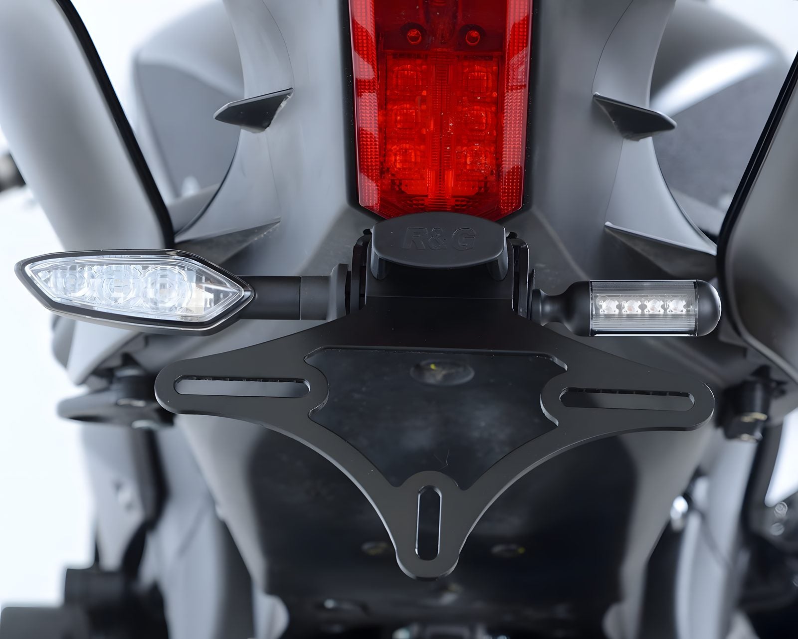 R&G PORTATARGA COMPATIBILE PER YAMAHA YZF-R6 2017 > 2020 LP0229BK NERO