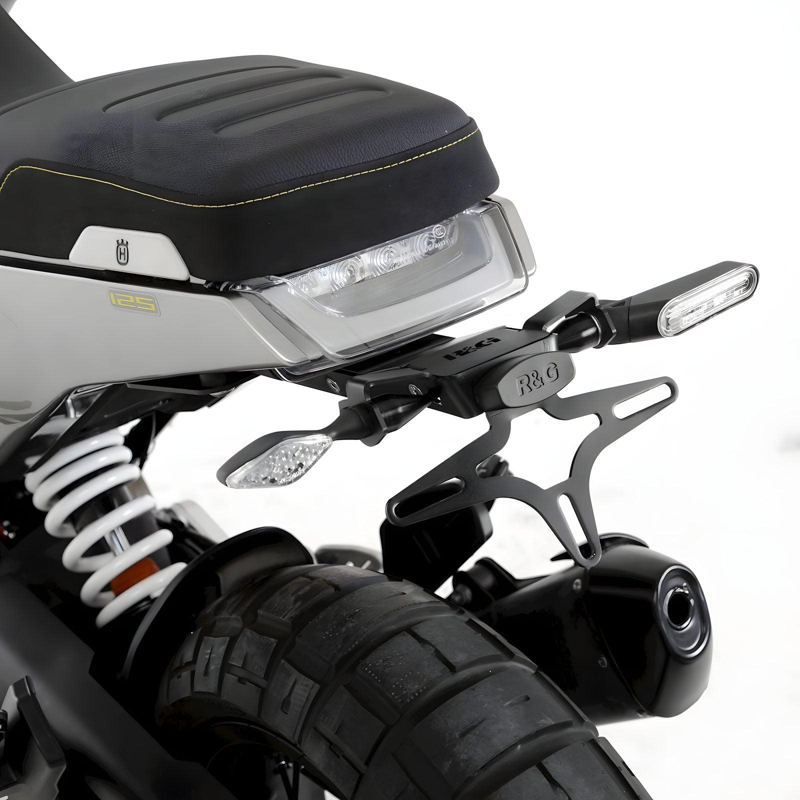 PORTATARGA R&G PER HUSQVARNA SVARTPILEN 125 2021 > 2023 NERO LP0317BK