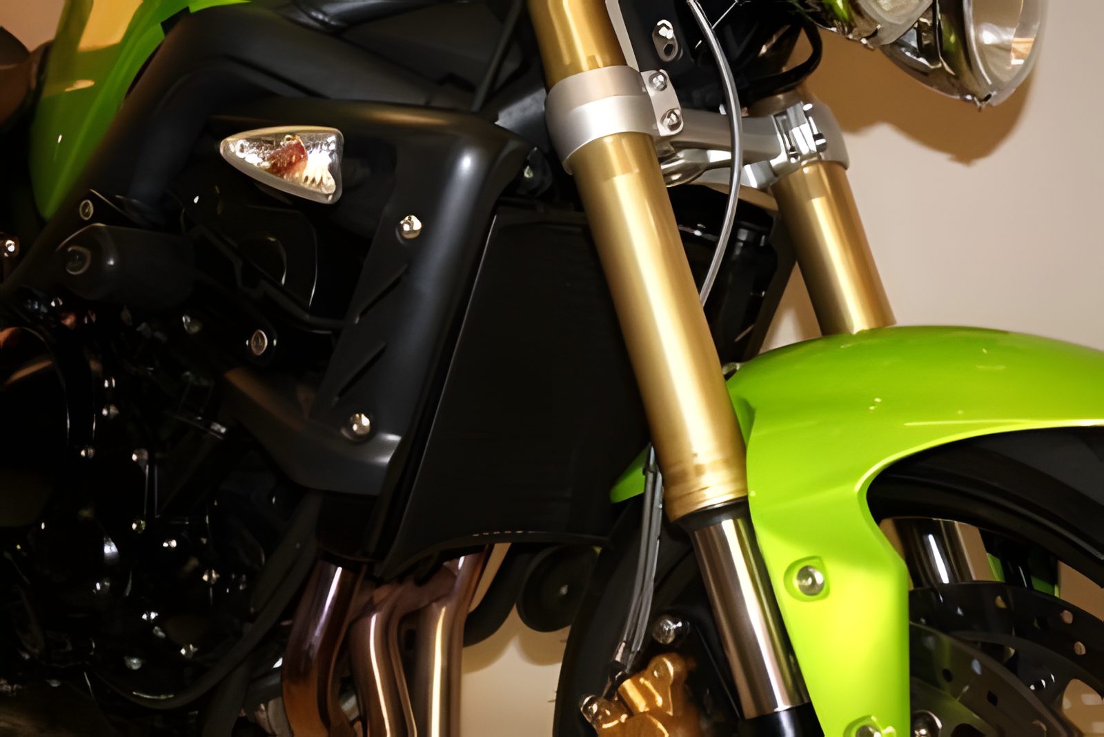 GRIGLIA RADIATORE ACQUA R&G PER TRIUMPH STREET TRIPLE 675 R 2008 > 2012 TITANIO