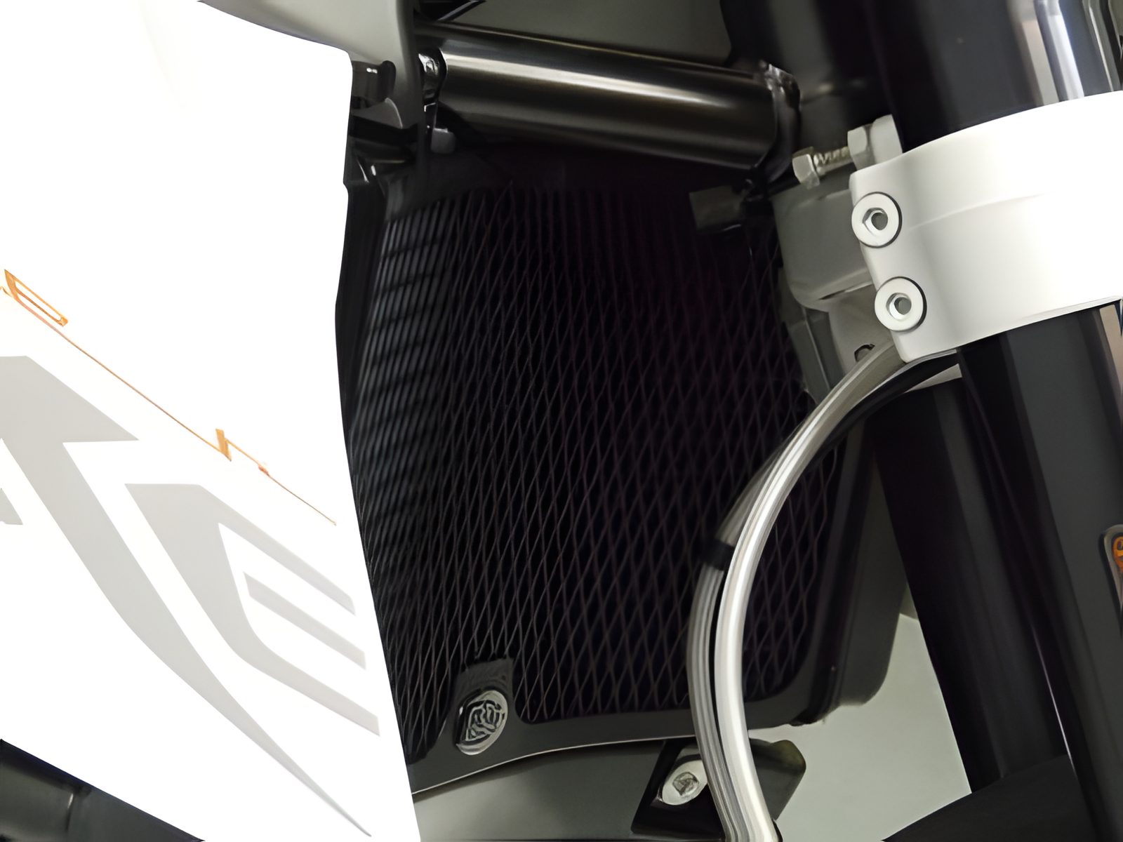 PROTEZIONE RADIATORE ACQUA R&G COMPATIBILE PER KTM 990 SUPER DUKE NERO RAD0085BK