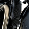 PROTEZIONE RADIATORE ACQUA R&G PER TRIUMPH BONNEVILLE BOBBER 2017 > 2020 NERO