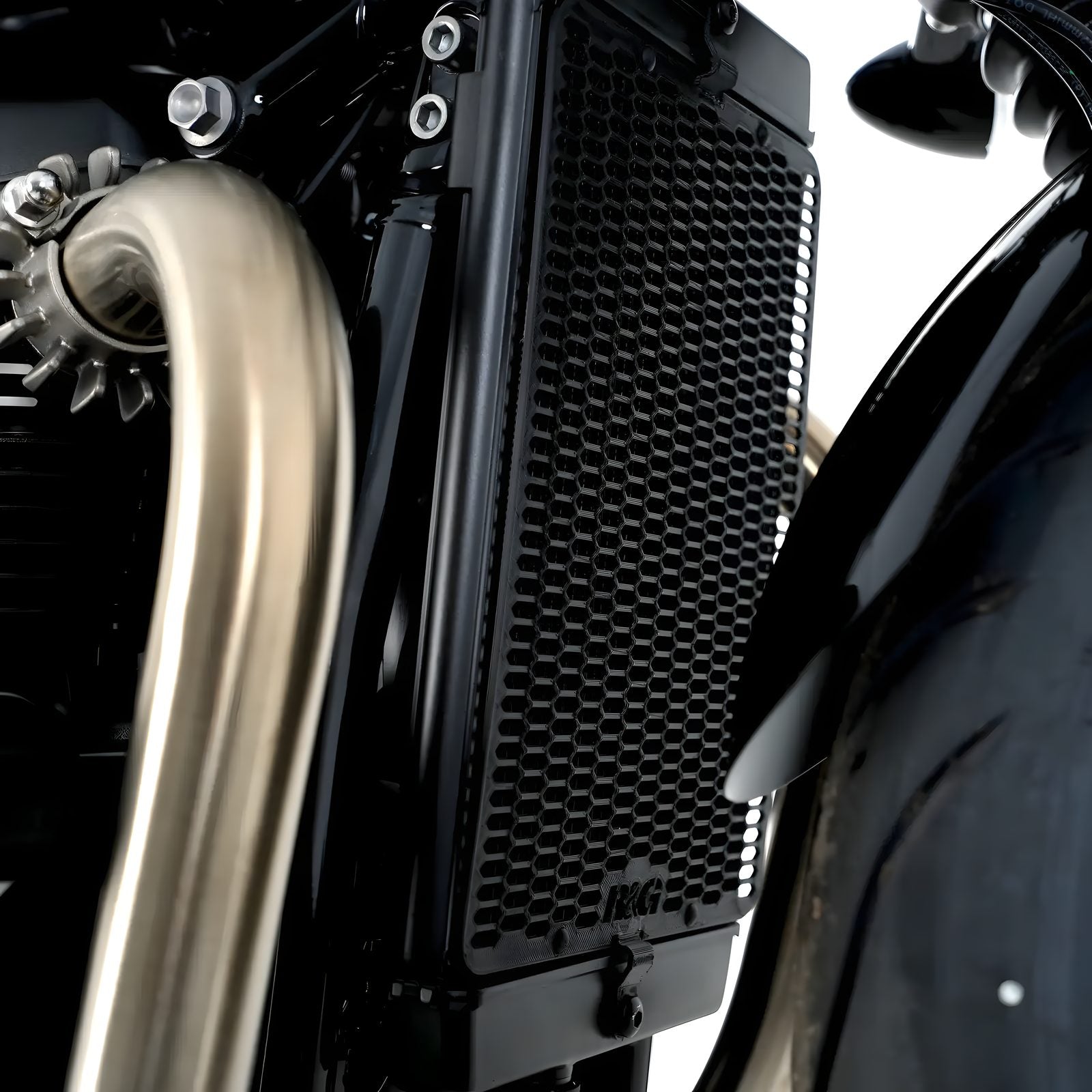 PROTEZIONE RADIATORE ACQUA R&G PER TRIUMPH BONNEVILLE BOBBER 2017 > 2020 NERO