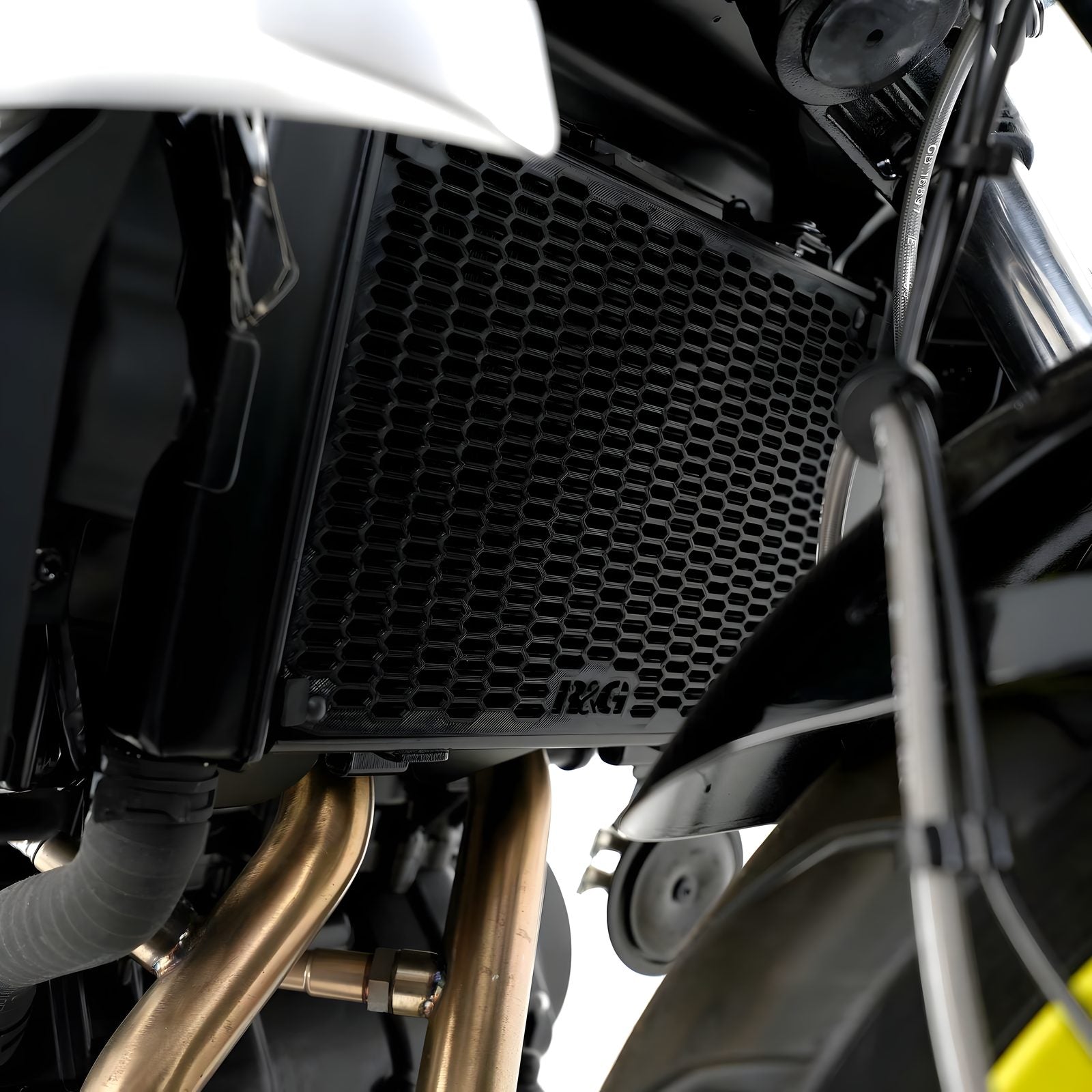 PROTEZIONE RADIATORE ACQUA NERO R&G PER CFMOTO 650 NK 2022 > 2024 NERO