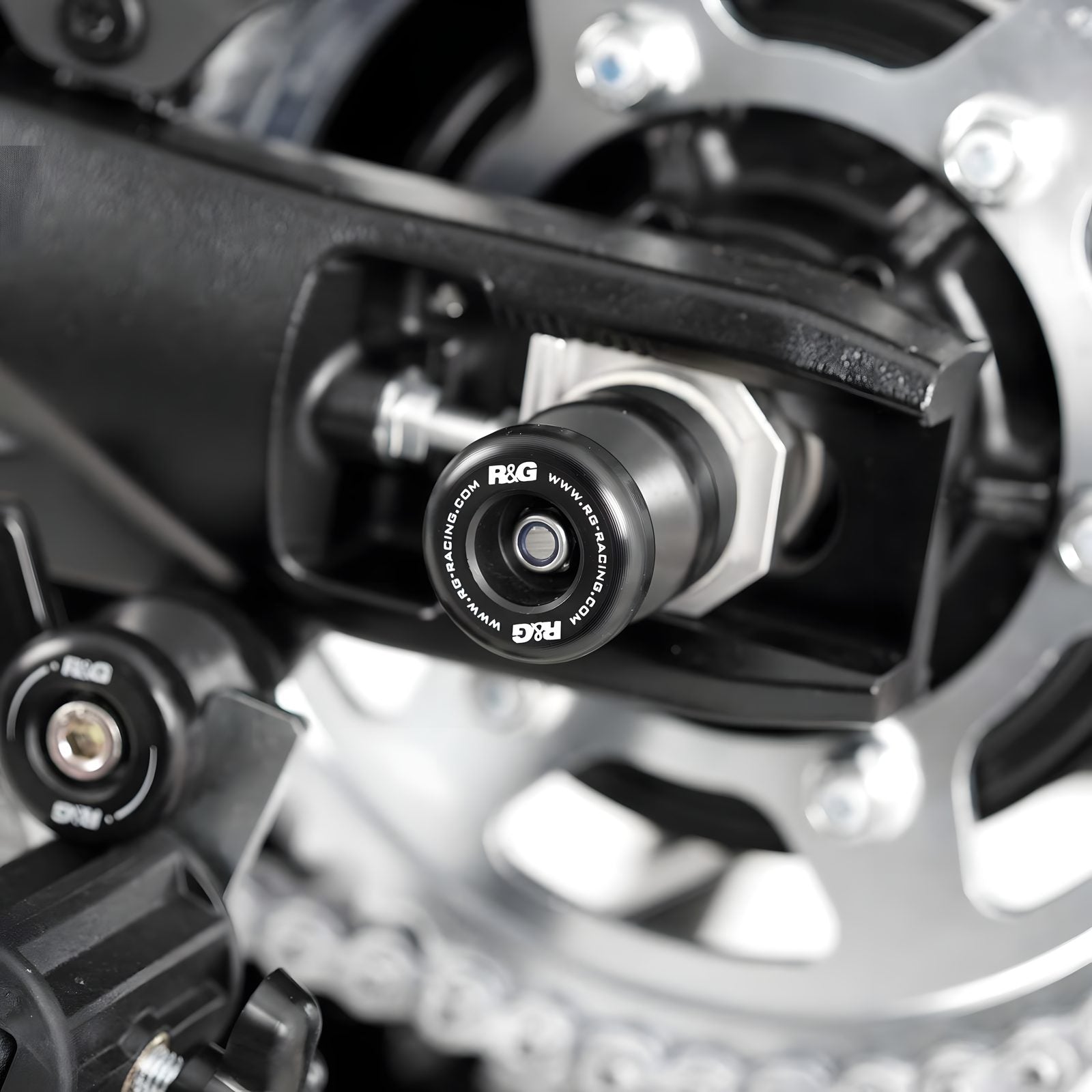 PROTEZIONE FORCELLONE R&G PER SUZUKI V-STROM 800 DE 2023 > 2024 NERO SS0068BK