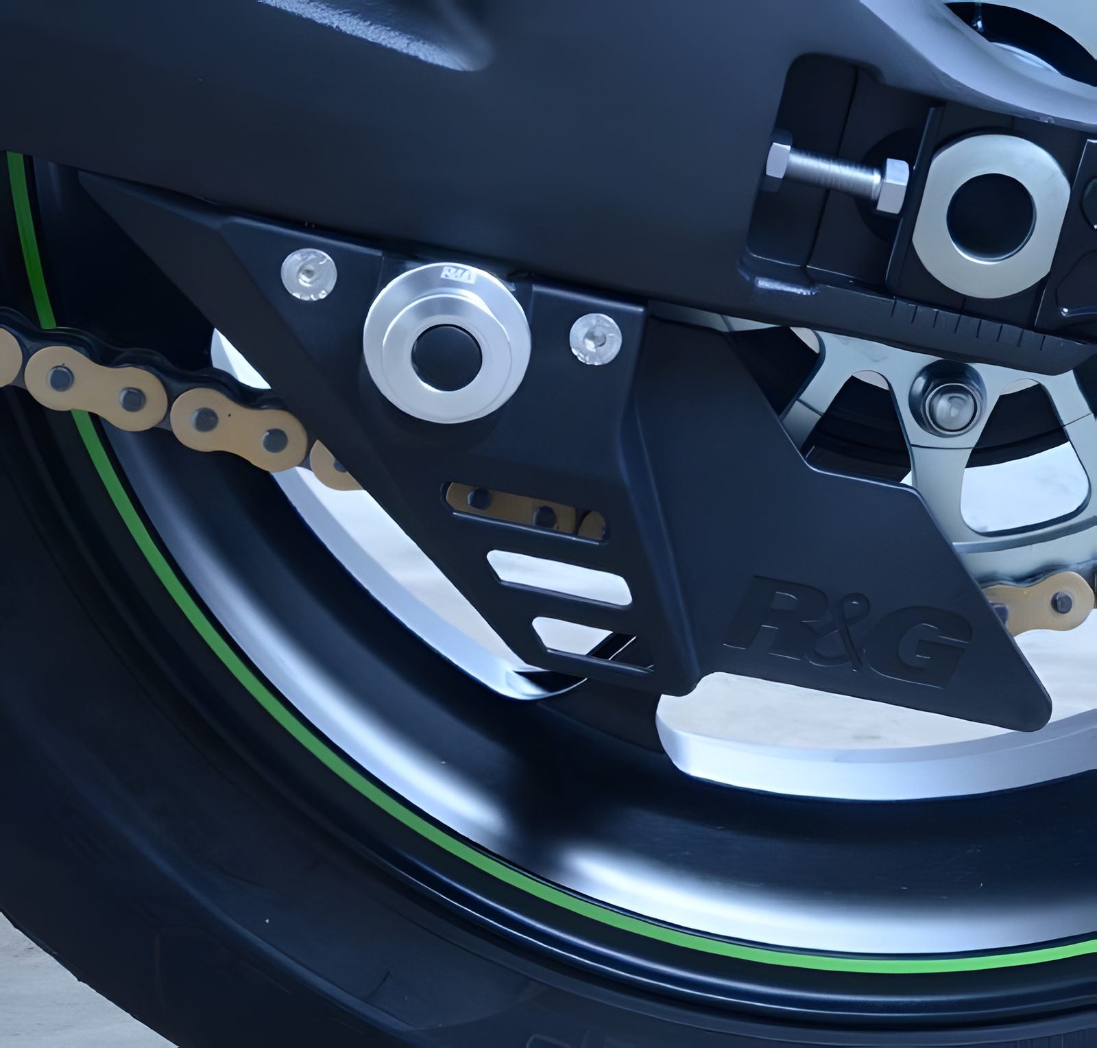 PINNA SICUREZZA CATENA R&G PER KAWASAKI ZX-10 R 2021 > 2024 NERO TG0018BK