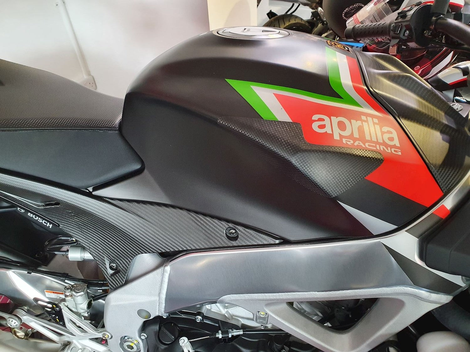 R&G PROTEZIONI SERBATOIO CARBONIO PER APRILIA RSV4 1100 FACTORY 2019 2020 COPPIA