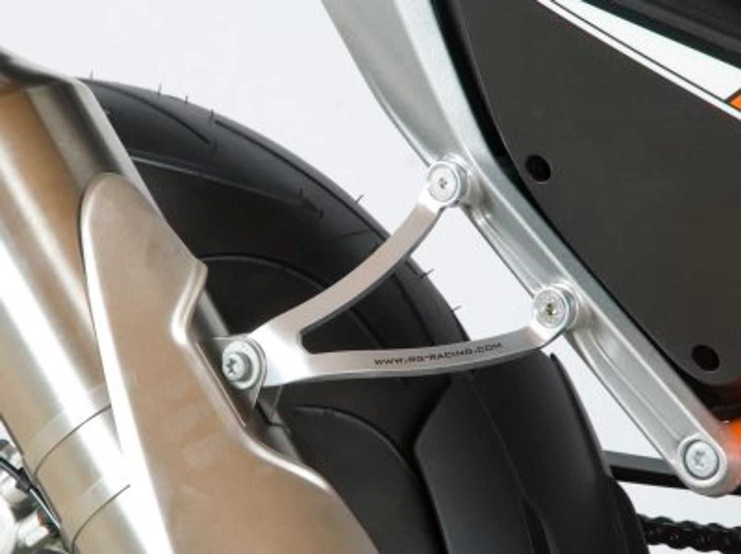 STAFFA SCARICO R&G PER KTM 690 DUKE IIII 2012 > 2014 ARGENTO UNICO EH0052SI