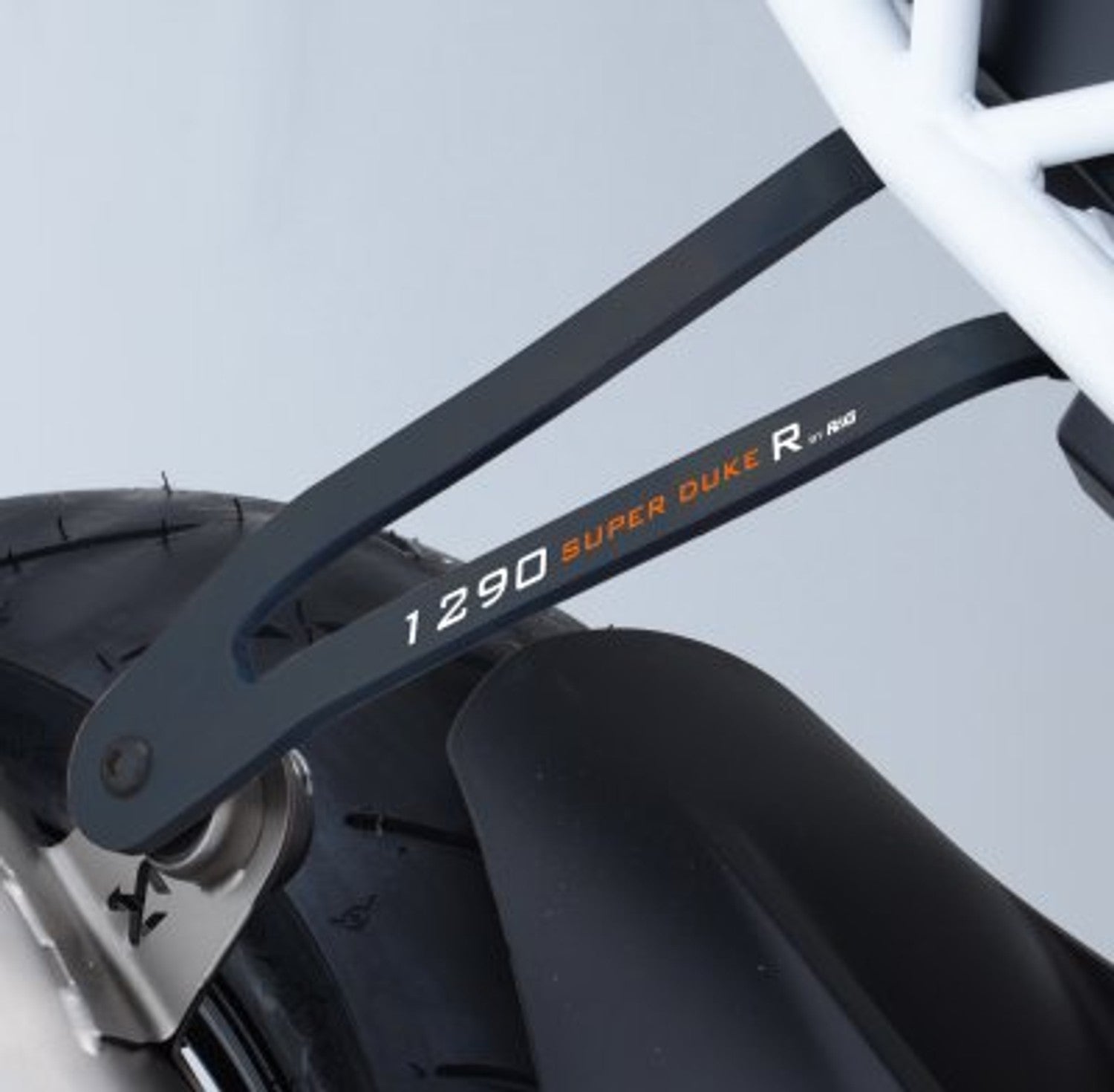 STAFFA SCARICO R&G COMPATIBILE PER KTM 1290 SUPER DUKE R 2014 > 2016 NERO UNICO