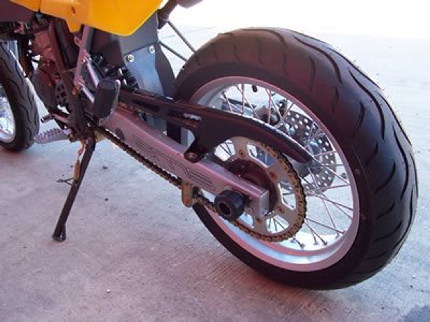 R&G PROTEZIONE FORCELLONE COMPATIBILE PER HUSQVARNA SM 125 COPPIA NERO SP0009BK