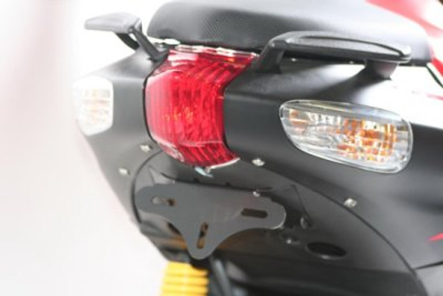 PORTATARGA R&G COMPATIBILE PER APRILIA SR50 2005 > 2008 LP0061BK NERO
